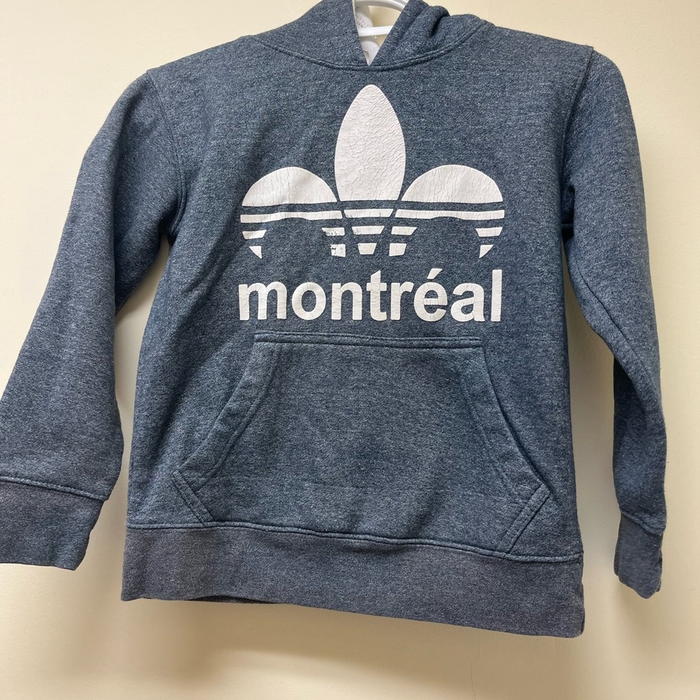 Boys famous Canada hoodie